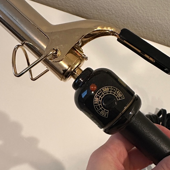 Hot Tools 1” Gold and Black Curling Iron - Picture 2 of 4